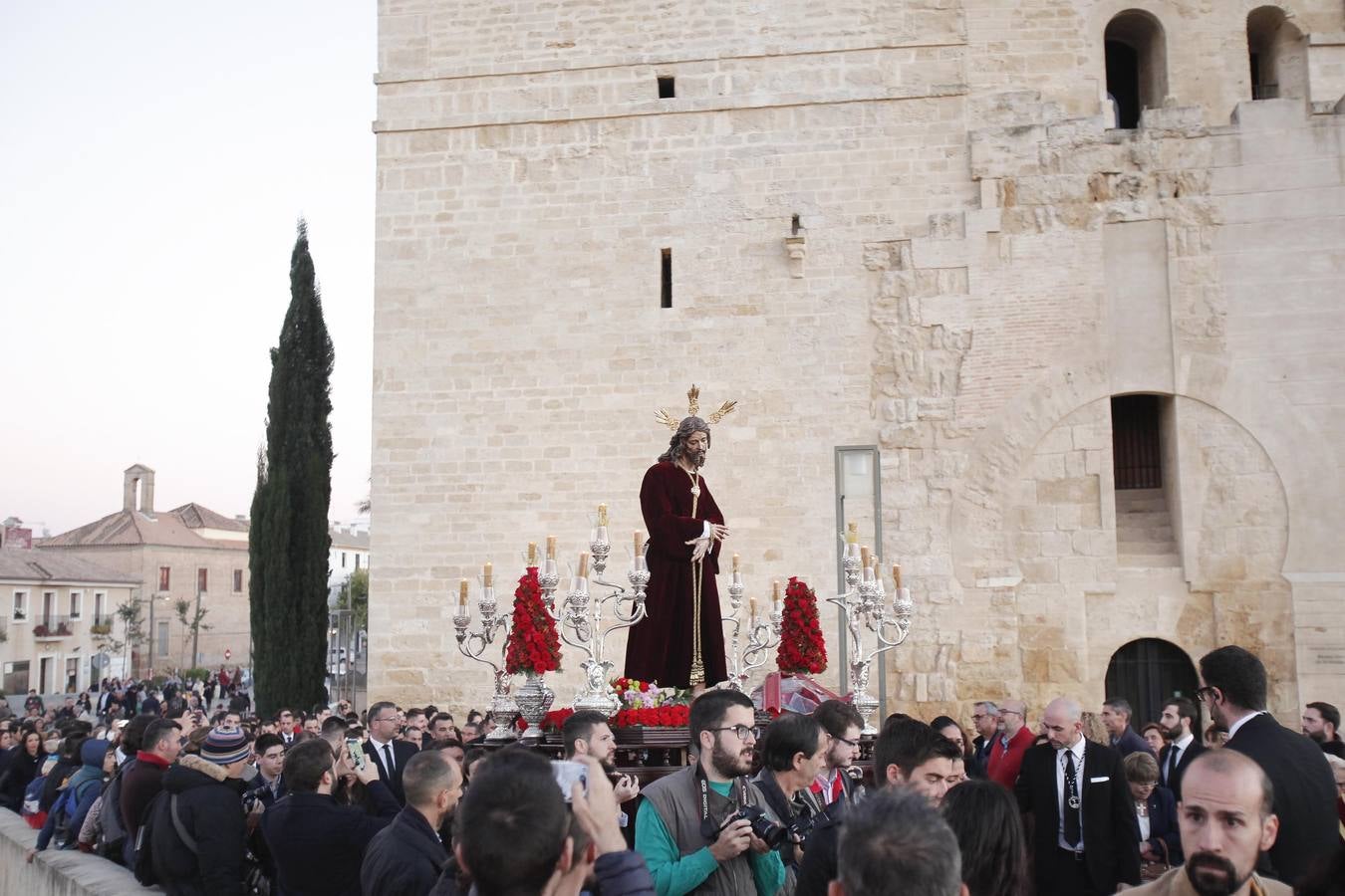 Estampas del Vía Crucis del Señor del Silencio a la Catedral de Córdoba