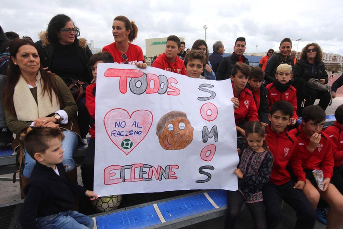 Las imágenes de la concentración de apoyo a Etienne