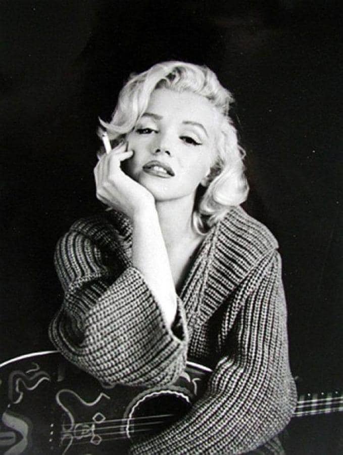 Marilyn Monroe tocaba la guitarra