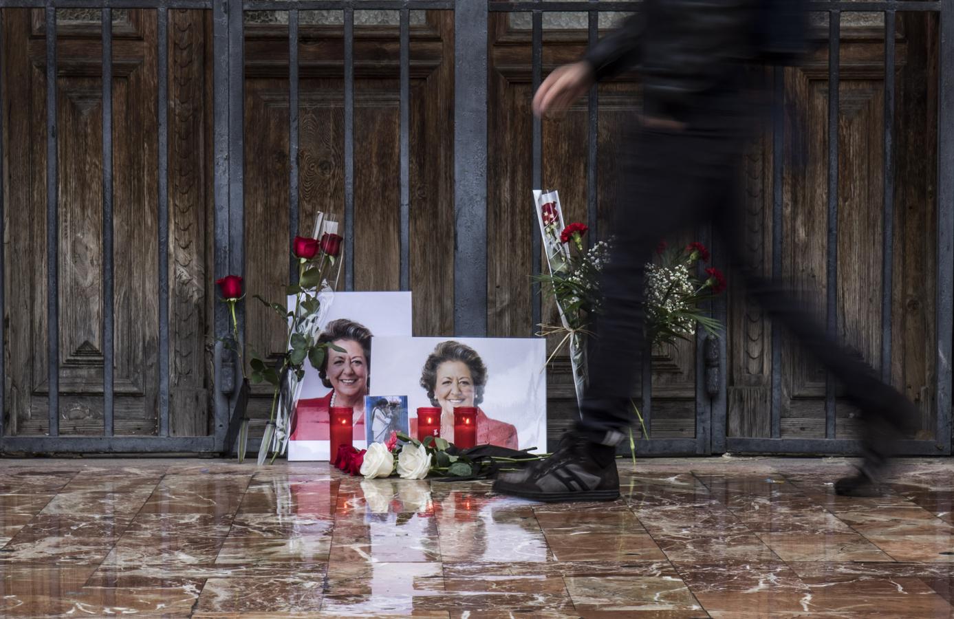 En imágenes: Señales de duelo en Valencia por la muerte de Rita