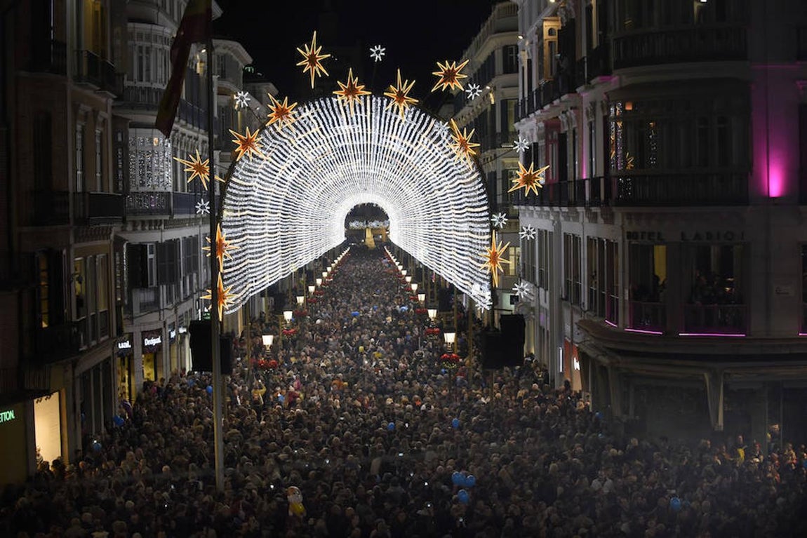 Iluminación de Navidad en la céntrica calle Larios de Málaga.. 