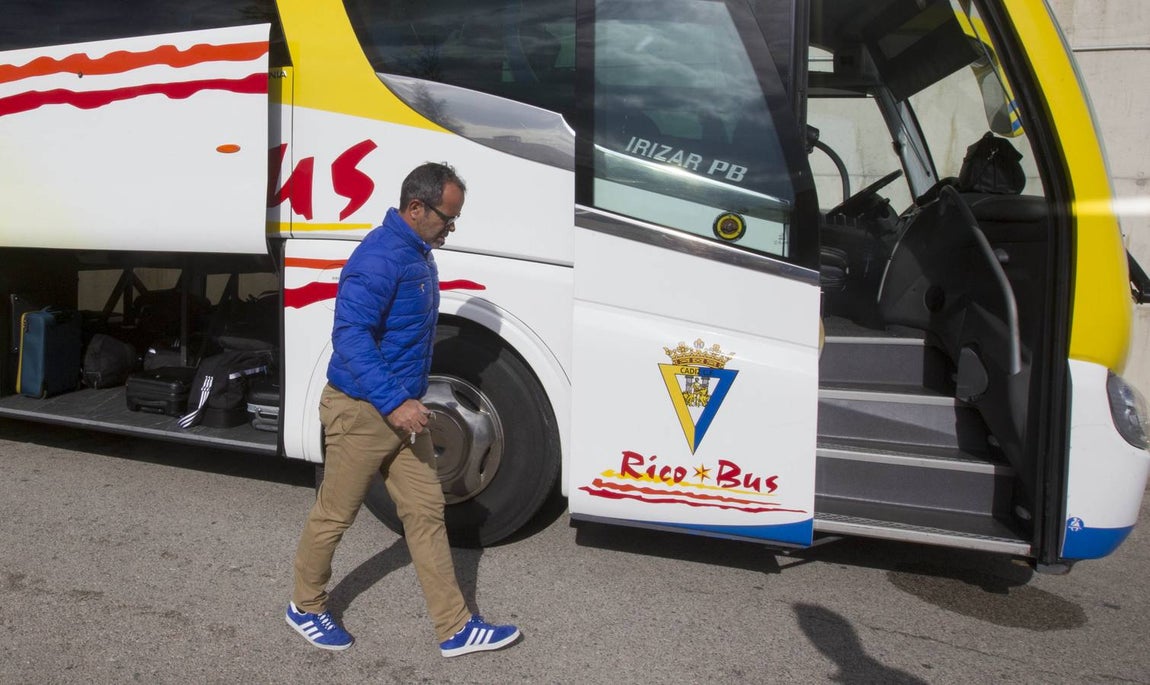 Salida del Cádiz rumbo a Tarragona