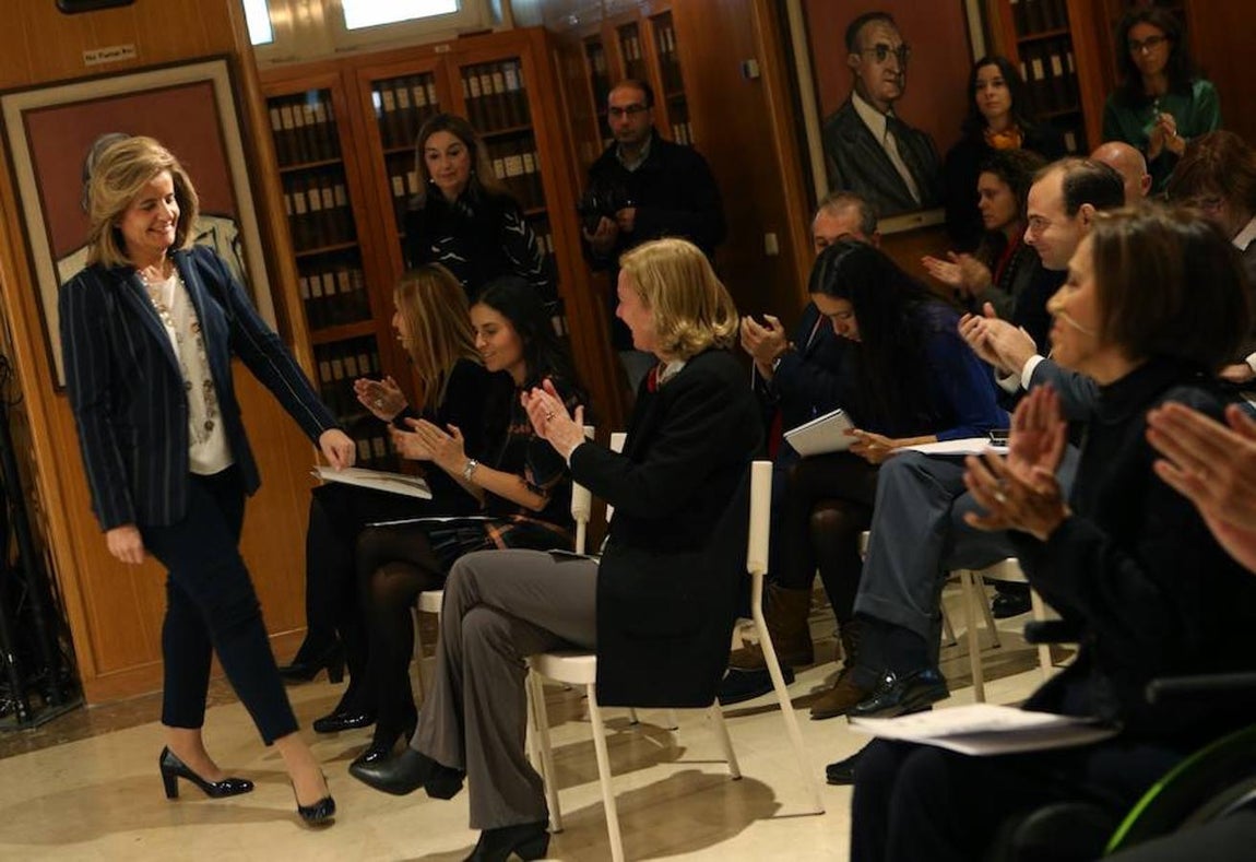 La ministra de empleo y seguridad social, Fatima Bañez, tras acabar su intervención en las jornadas de discapacidad en ABC.. 