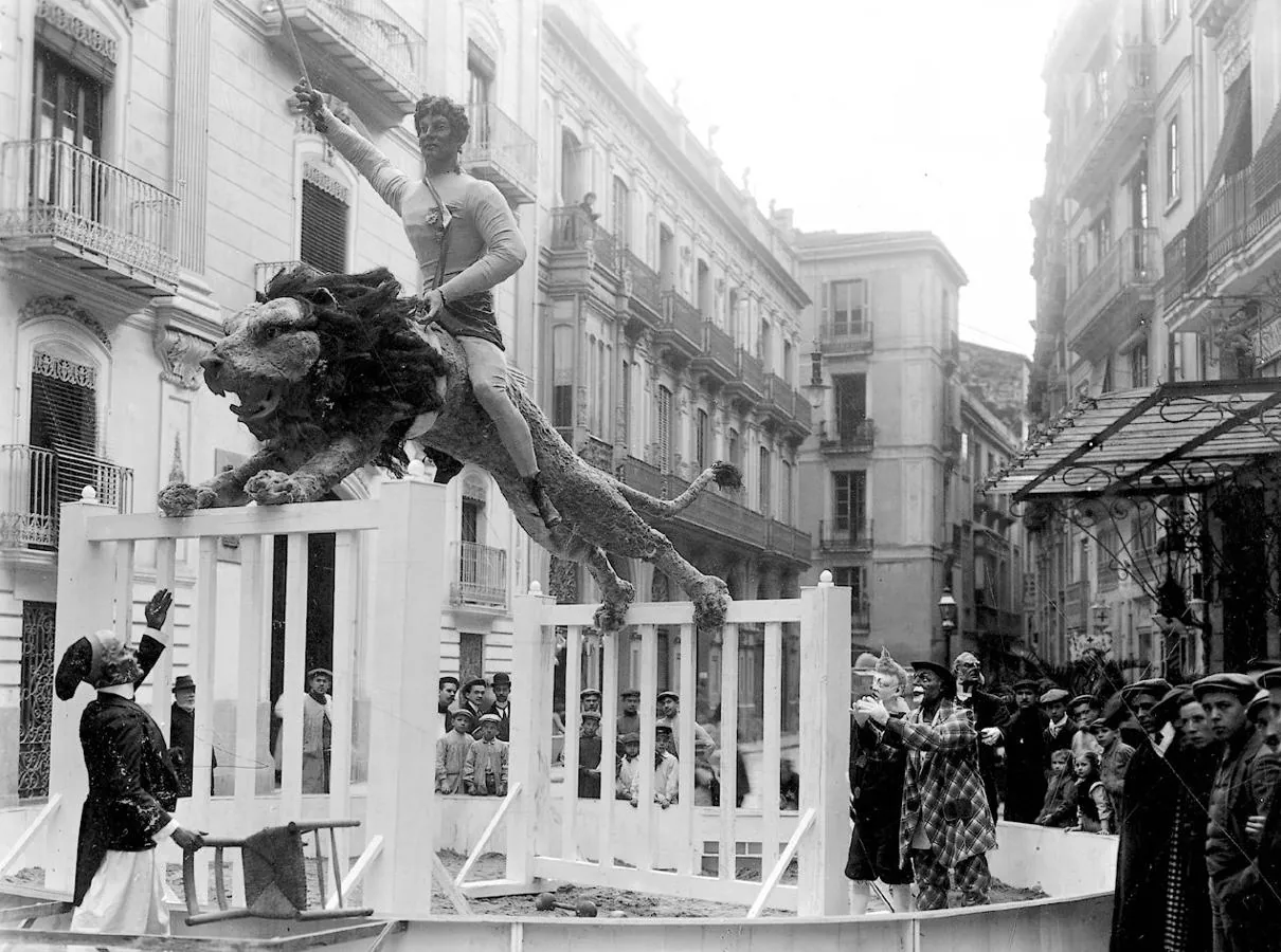 Año 1911: Falla en la plaza Mariano Benlliure