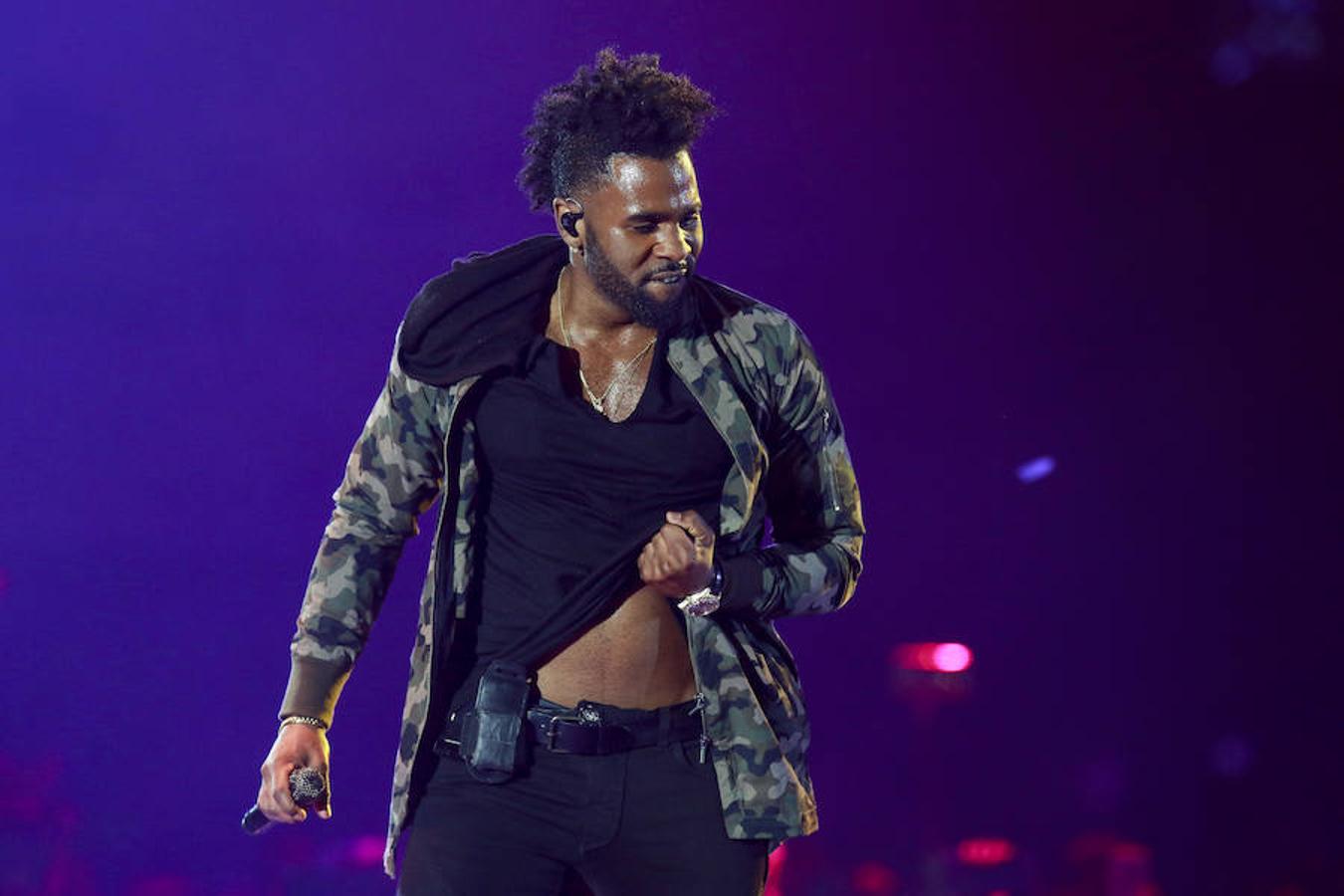 Jason Derulo en el escenario,. 