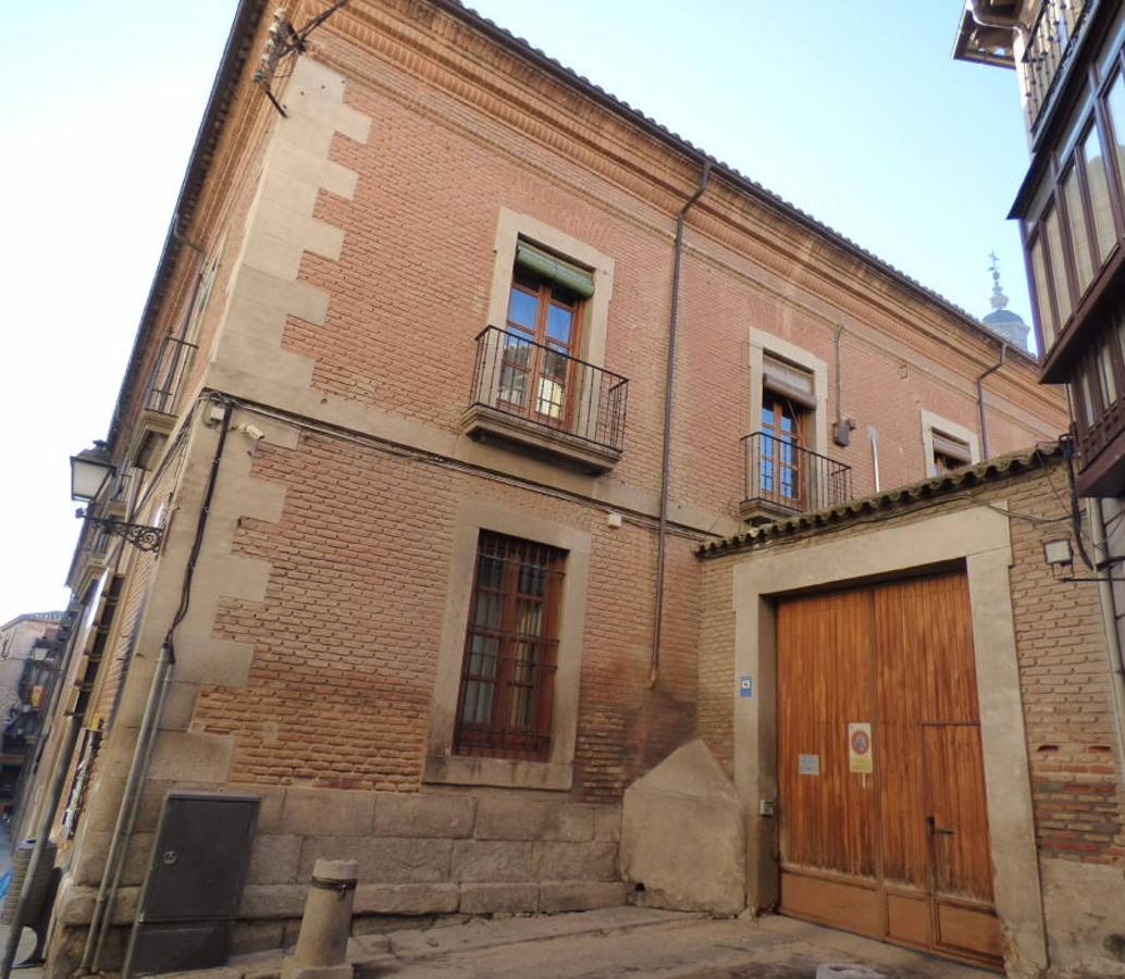 Portada del «Corralón». Patio donde estuvo el primer cuartel de la Guardia Civil. 