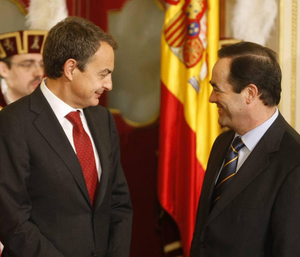 José Luis Rodríguez Zapatero, junto a José Bono en los actos conmemorativos de la Constitución de 2010. 