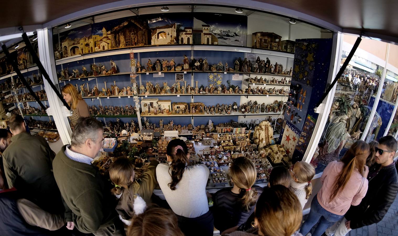 El buen tiempo atrae a los visitantes a Sevilla por el puente de la Inmaculada