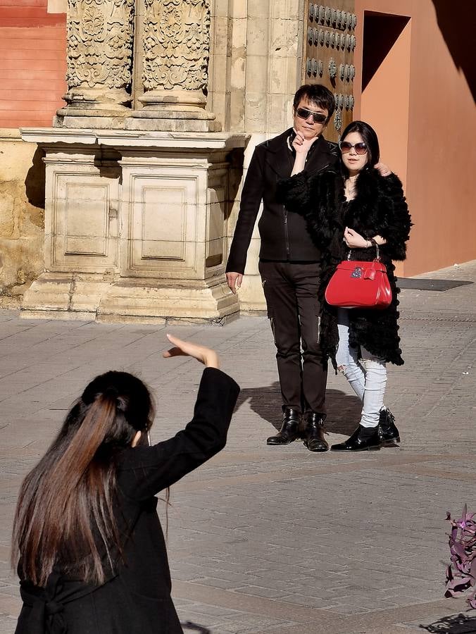 El buen tiempo atrae a los visitantes a Sevilla por el puente de la Inmaculada