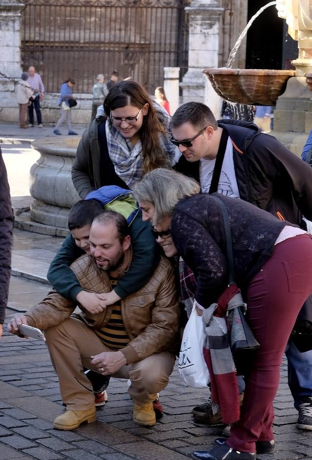 El buen tiempo atrae a los visitantes a Sevilla por el puente de la Inmaculada