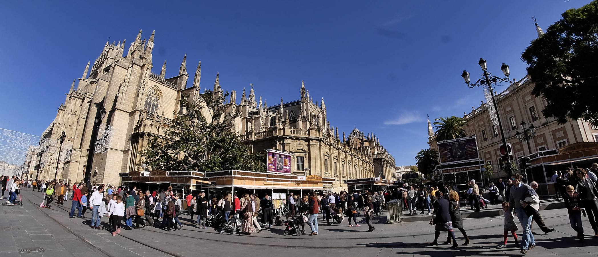 El buen tiempo atrae a los visitantes a Sevilla por el puente de la Inmaculada