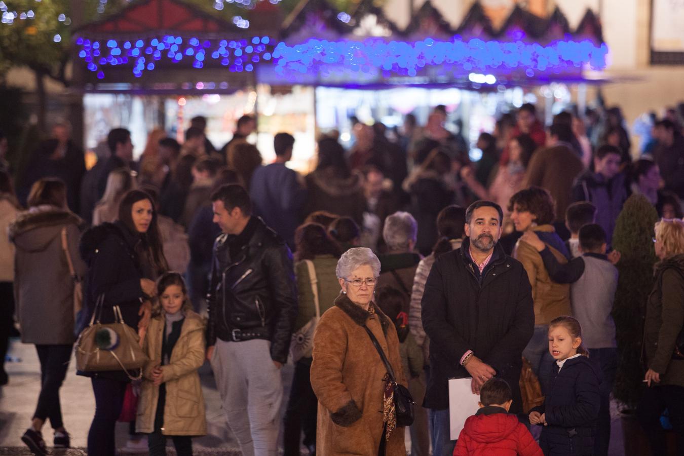 Un viernes de compras navideñas en Córdoba, en imágenes