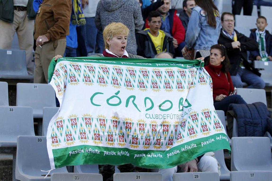 El ambientazo del Córdoba-Cádiz en El Arcángel, en imágenes