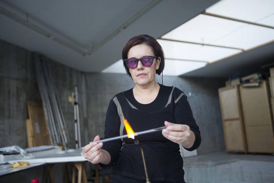 Pizarro trabaja el vidrio, material de sus últimos proyectos. 