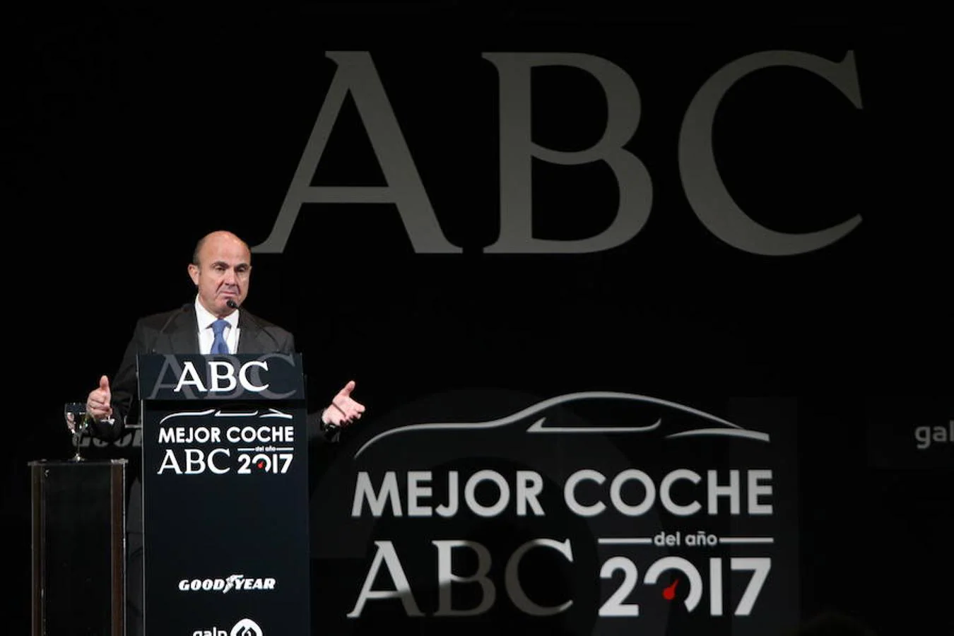 Luis de Guindos, durante su intervención en la gala del Coche del Año 2017