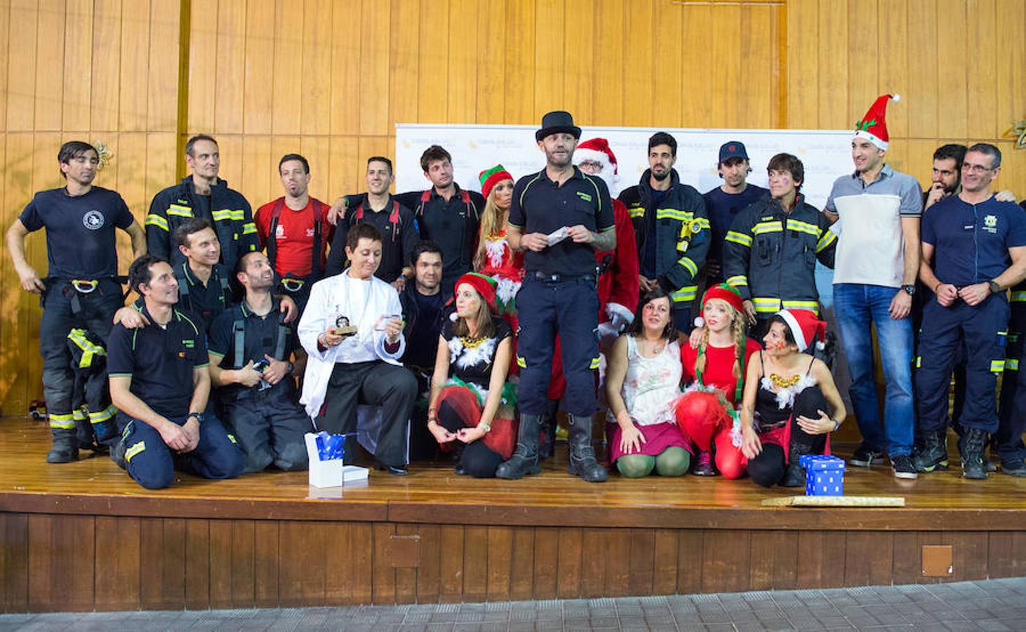 Papa Noel y los bomberos visitan Parapléjicos