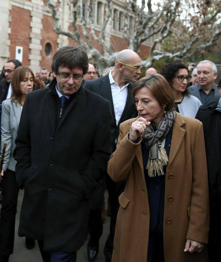 Carme Forcadell, junto al presidente de la Generalitat, Carles Puigdemont