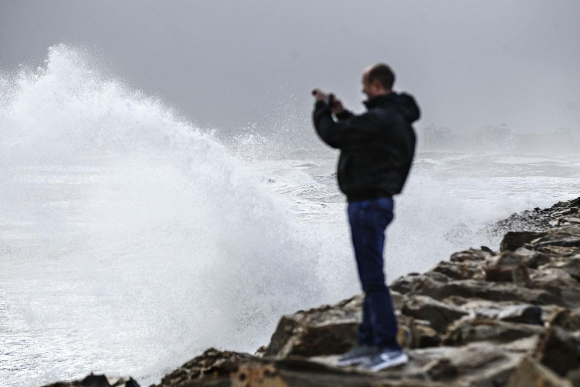 Oleaje en la Pobla de Farnals, Valencia. 