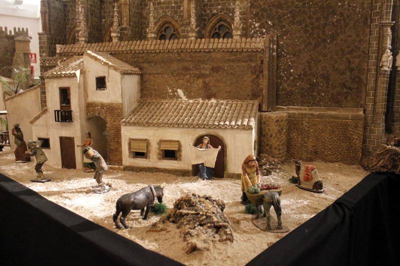 Un belén con numerosos monumentos de Toledo y mil figuras