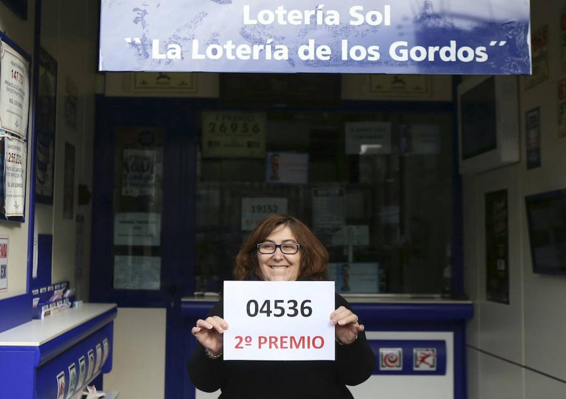 El 04536, segundo premio del Sorteo Extraordinario de la Lotería de Navidad, ha sido vendido en parte en la administración ubicada en la madrileña puerta del Sol, 12. Efe