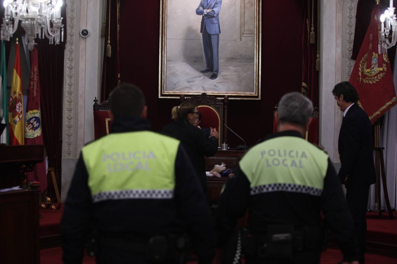 Tensión ciudadana en el Pleno extraordinario de la Limpieza