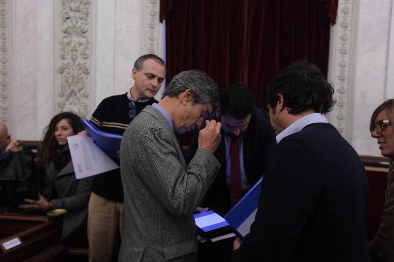 Tensión ciudadana en el Pleno extraordinario de la Limpieza