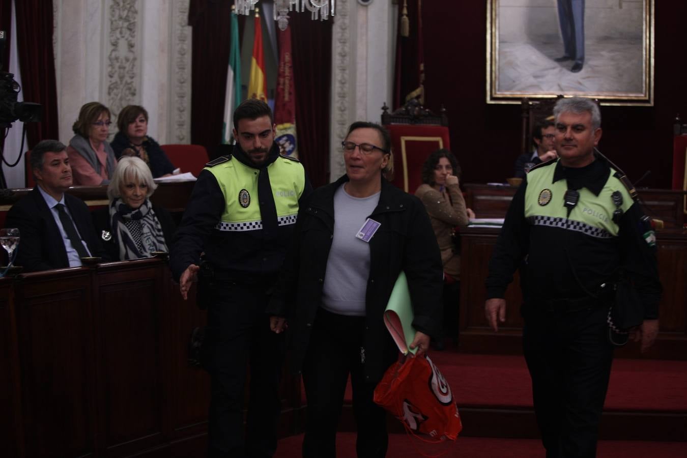 Tensión ciudadana en el Pleno extraordinario de la Limpieza