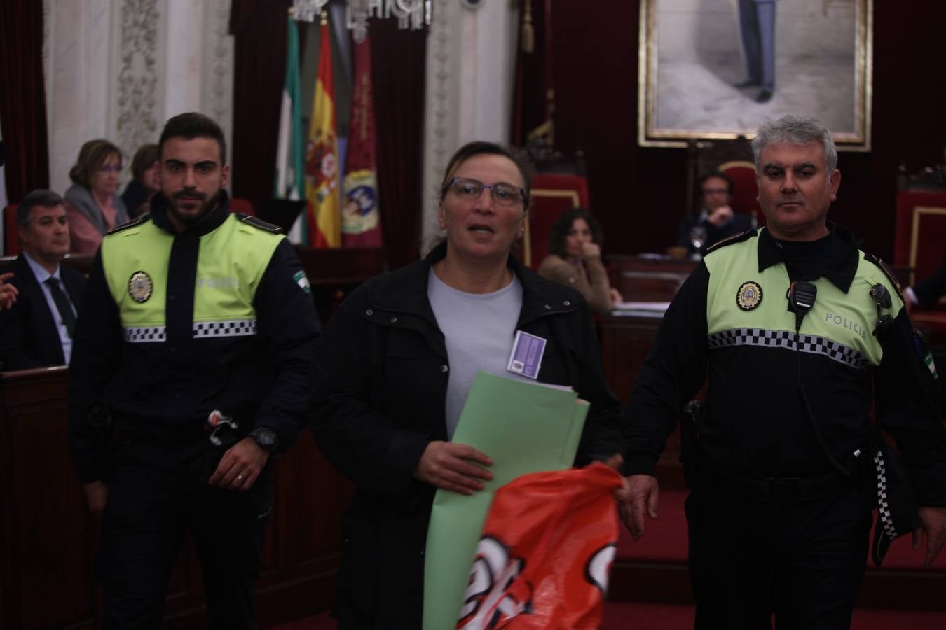 Tensión ciudadana en el Pleno extraordinario de la Limpieza