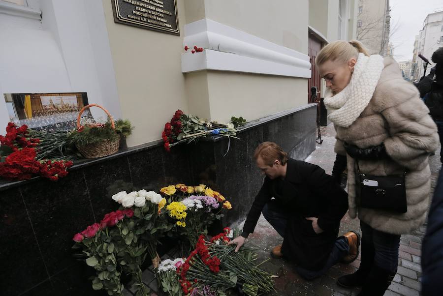 Homenaje. A bordo del avión viajaban militares e integrantes del coro y conjunto de danza Alexandrov