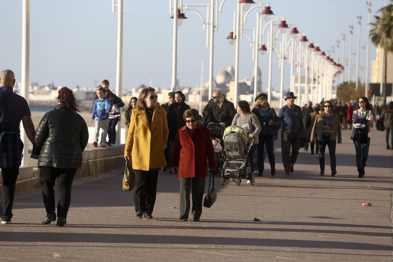 El sol acompaña la Navidad en Cádiz