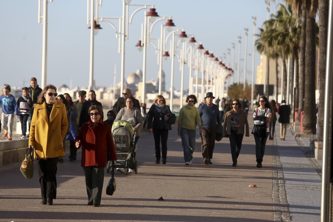 El sol acompaña la Navidad en Cádiz