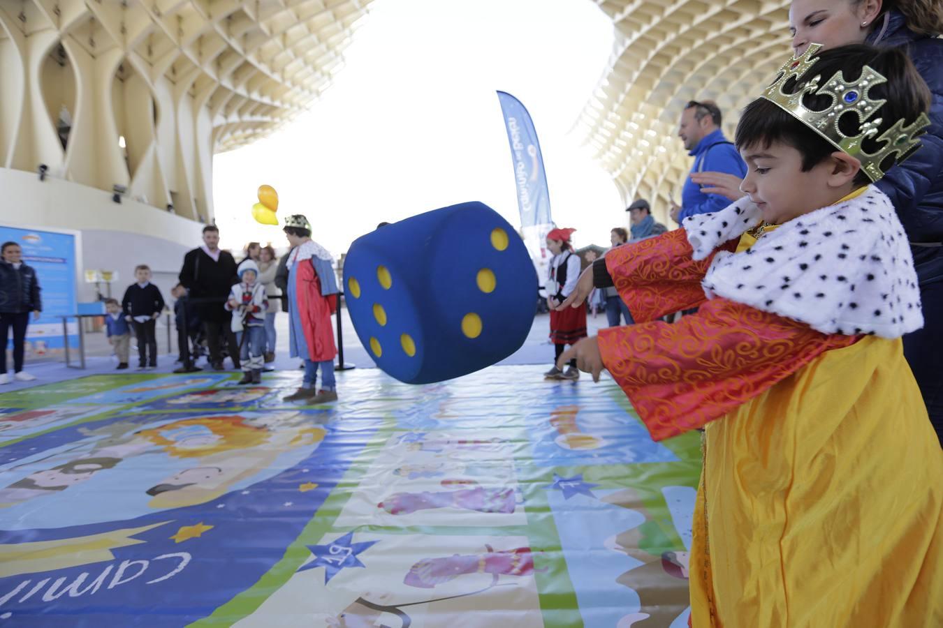 Los niños hacen el «Caminito de Belén» en Sevilla