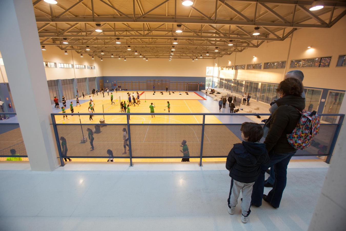 Primer día de actividad real en el polideportivo de Fidiana, en imágenes