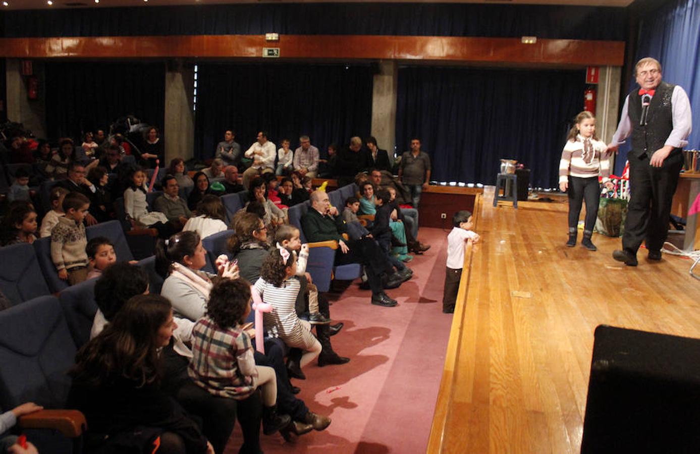 Entrega de regalos en el Colegio de Médicos. 