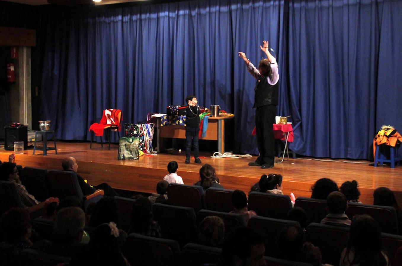 Entrega de regalos en el Colegio de Médicos. 