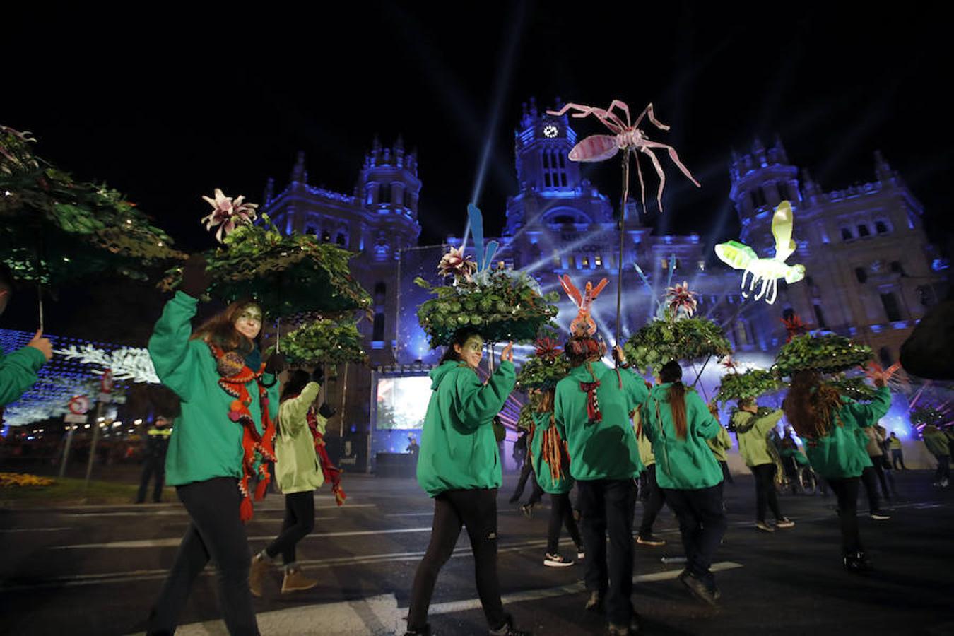 La llegada de los Reyes Magos a Madrid, en imágenes. Un «bosque mágico» ha acompañado a los Reyes Magos