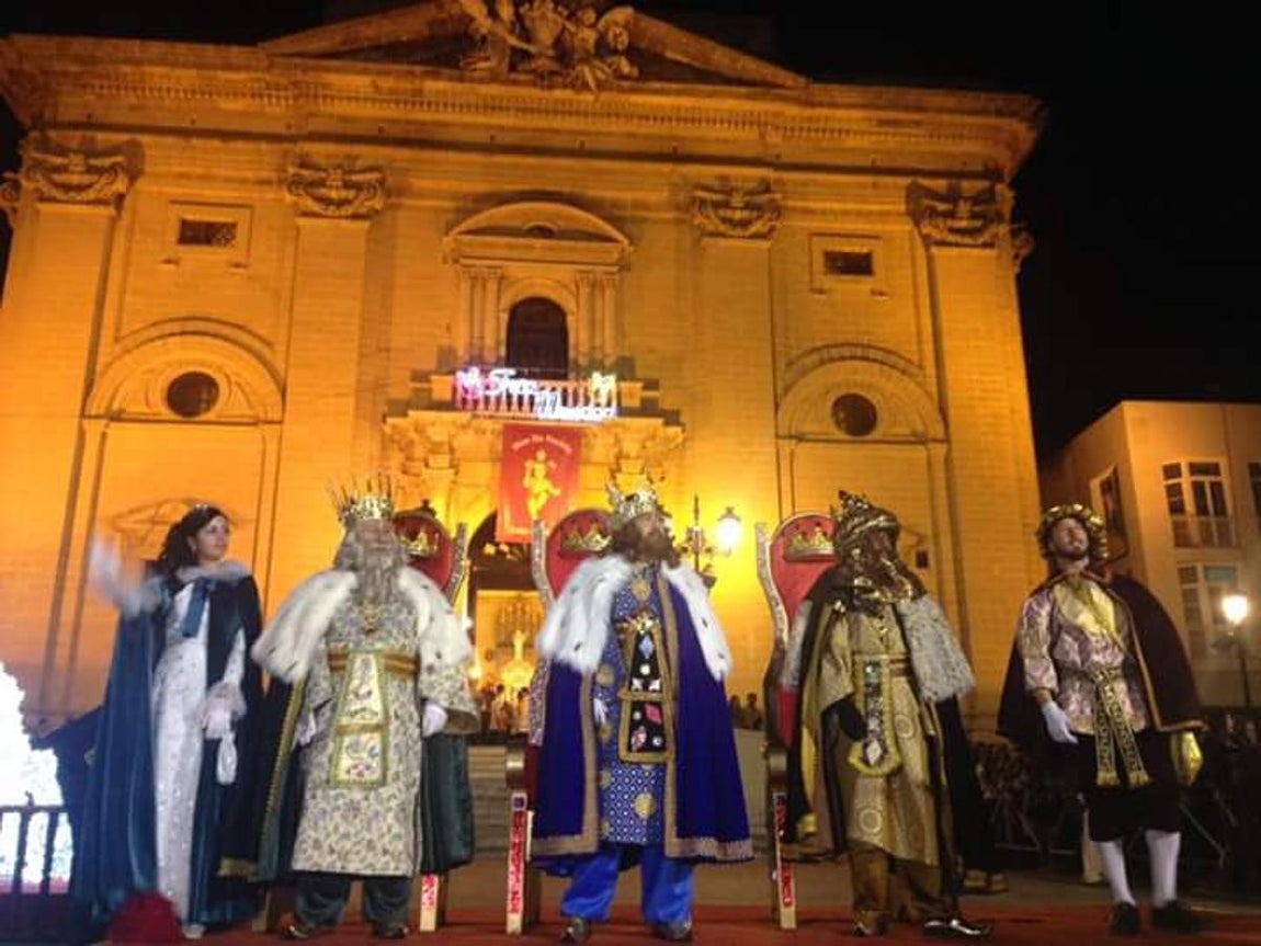 FOTOS: El paso de los Reyes Magos por las ciudades de la Bahía