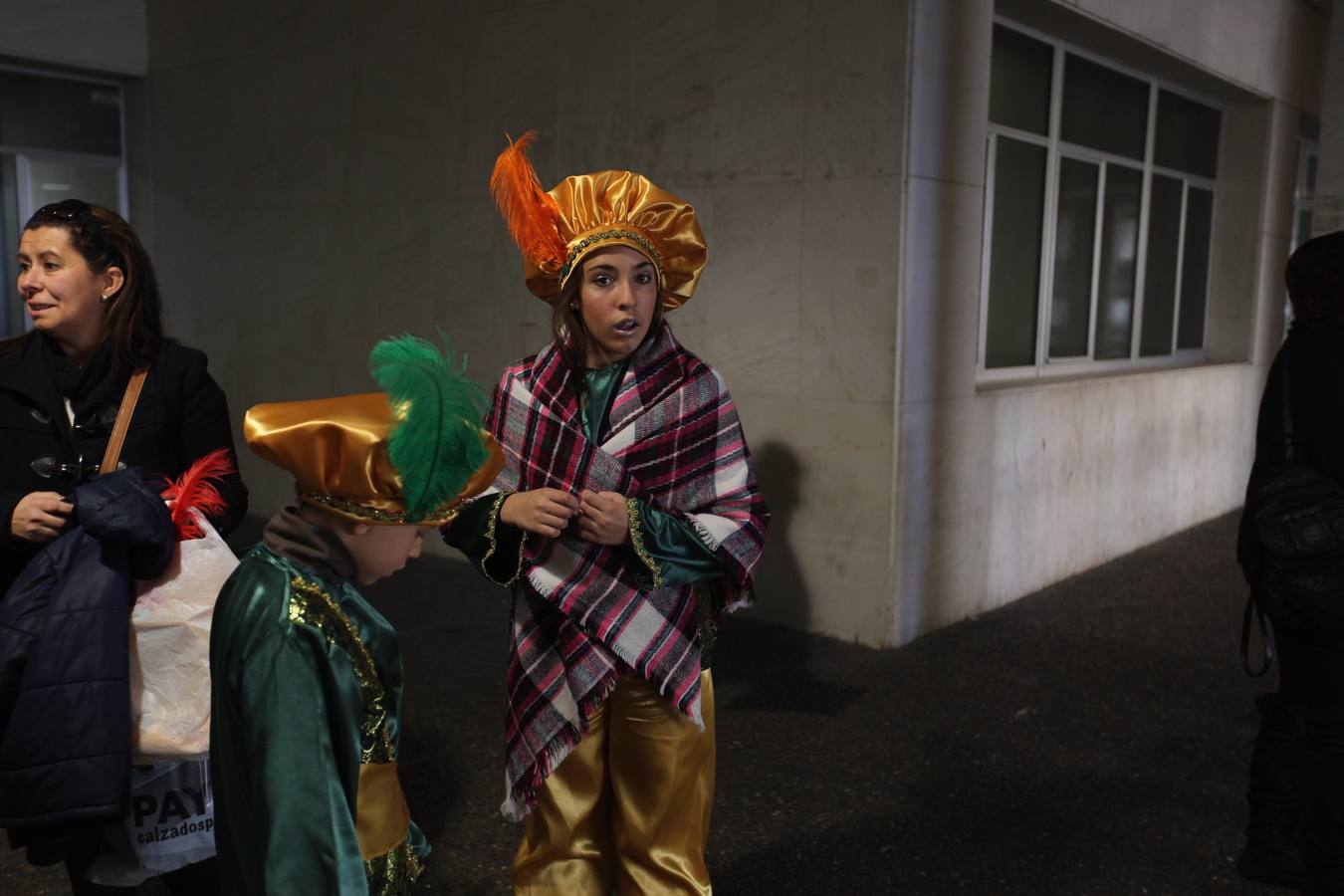 Visita de los Reyes Magos al Hospital Puerta del Mar