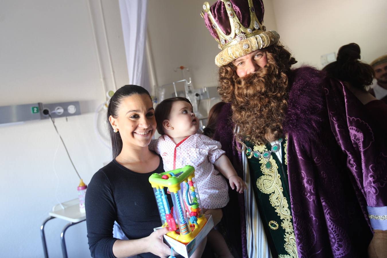 Visita de los Reyes Magos al Hospital Puerta del Mar