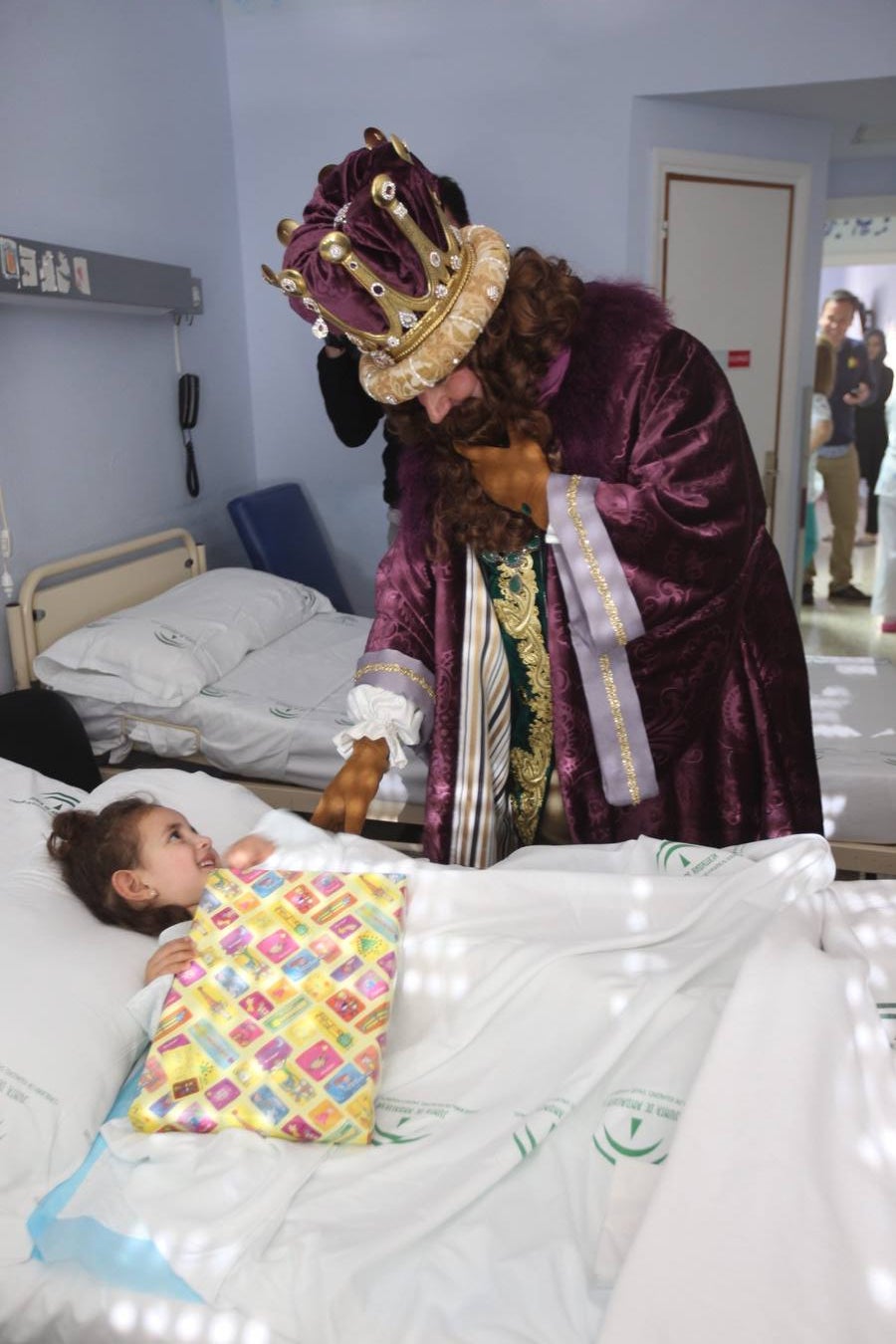 Visita de los Reyes Magos al Hospital Puerta del Mar