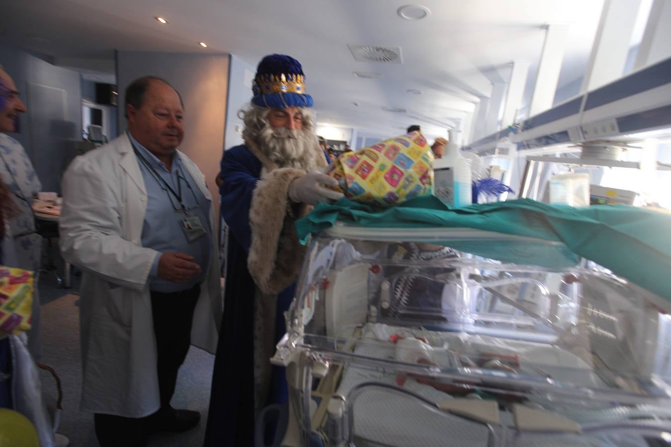 Visita de los Reyes Magos al Hospital Puerta del Mar