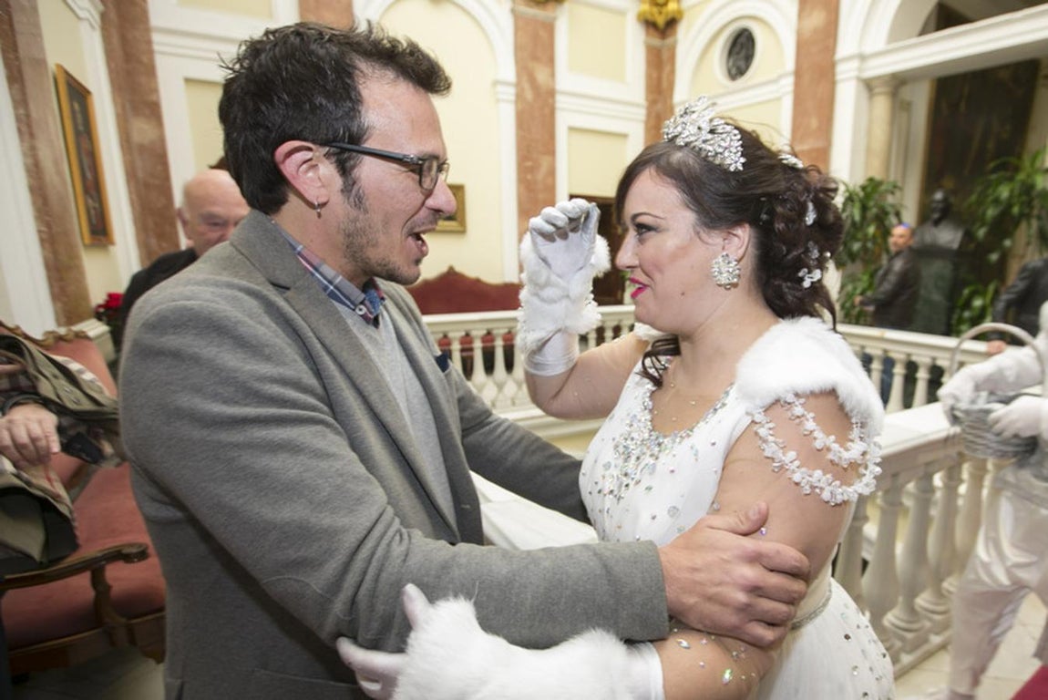 Sus Majestades llegan al Ayuntamiento de Cádiz