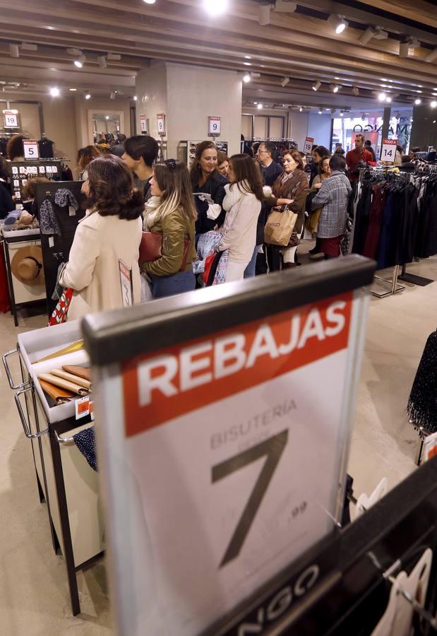 Las mejores imágenes de la fiebre de las rebajas que no cesa