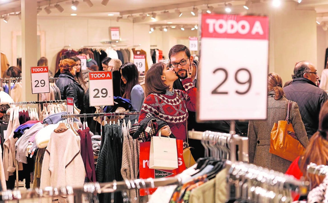 Las mejores imágenes de la fiebre de las rebajas que no cesa