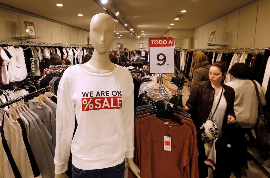 Las mejores imágenes de la fiebre de las rebajas que no cesa