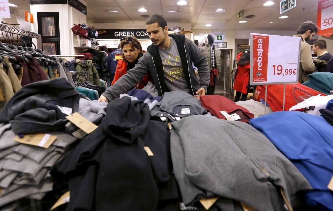 Las mejores imágenes de la fiebre de las rebajas que no cesa