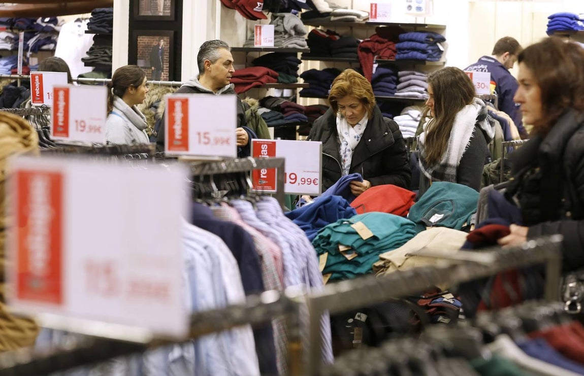 Las mejores imágenes de la fiebre de las rebajas que no cesa