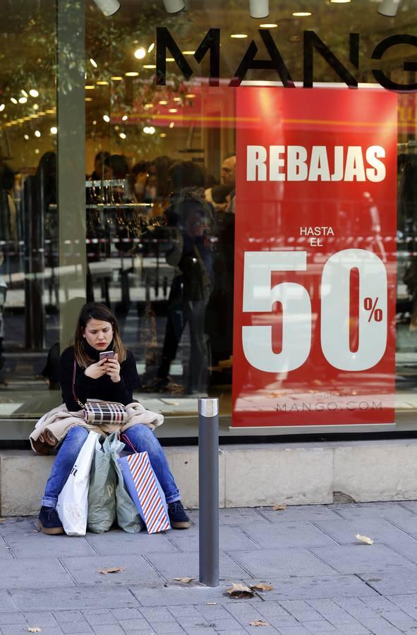 Las mejores imágenes de la fiebre de las rebajas que no cesa