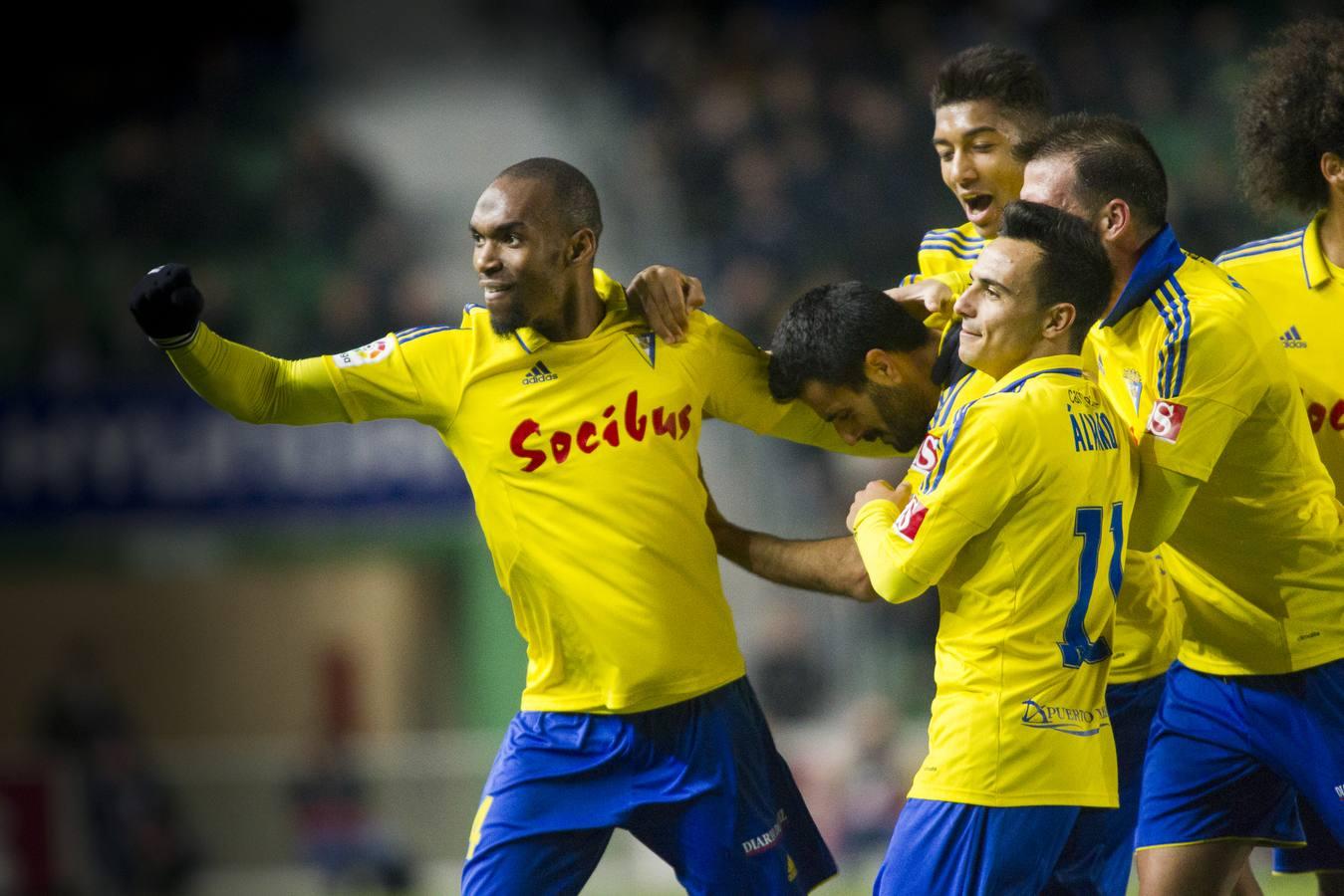 El Cádiz C.F. gana en Elche (2-3)