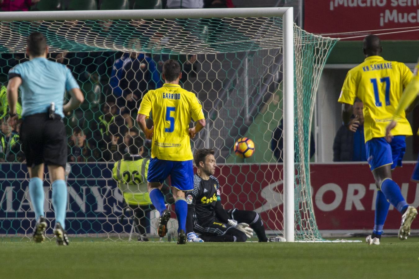 El Cádiz C.F. gana en Elche (2-3)